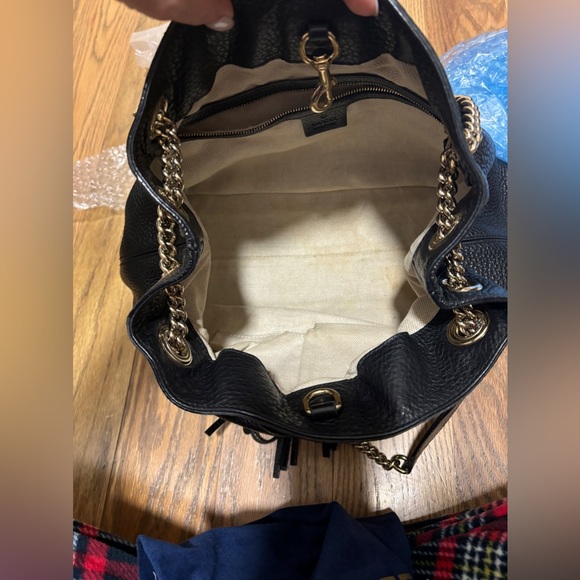 Gucci- Black Pebbled Calfskin Medium Soho with Gold Chain Shoulder Bag - Picture 4 of 10